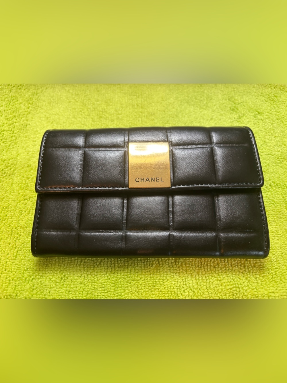 Vintage Chanel Black Lambskin Chocolate Bar Compact Folding Wallet – GUC